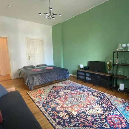 Stylish 2-Room Apartment With Balcony Next To East Side Gallery Berlim Exterior foto