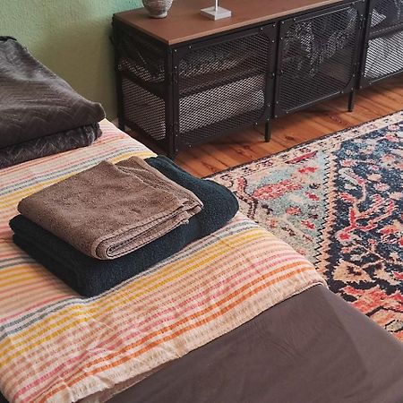 Stylish 2-Room Apartment With Balcony Next To East Side Gallery Berlim Exterior foto