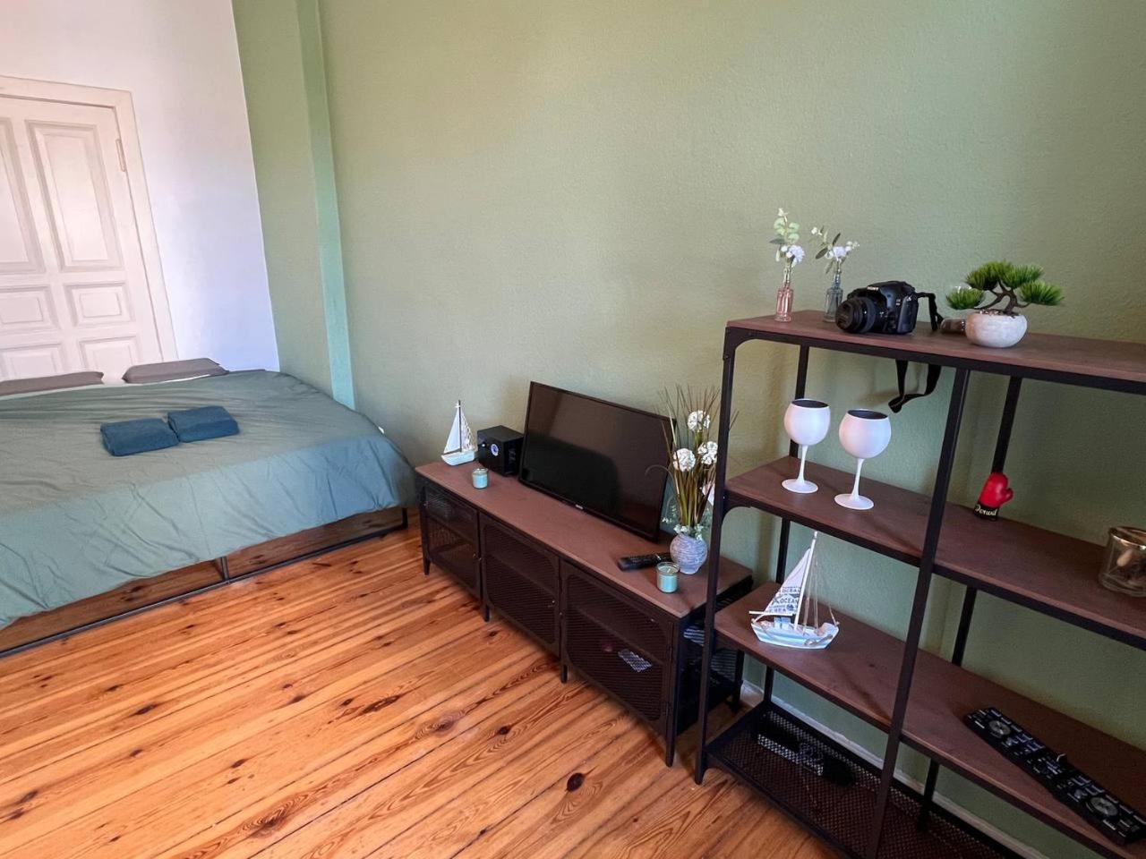Stylish 2-Room Apartment With Balcony Next To East Side Gallery Berlim Exterior foto