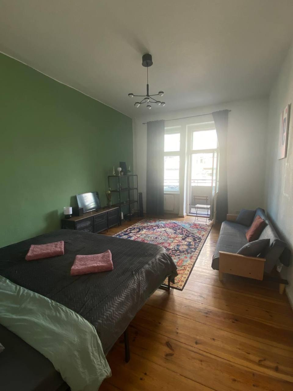 Stylish 2-Room Apartment With Balcony Next To East Side Gallery Berlim Exterior foto