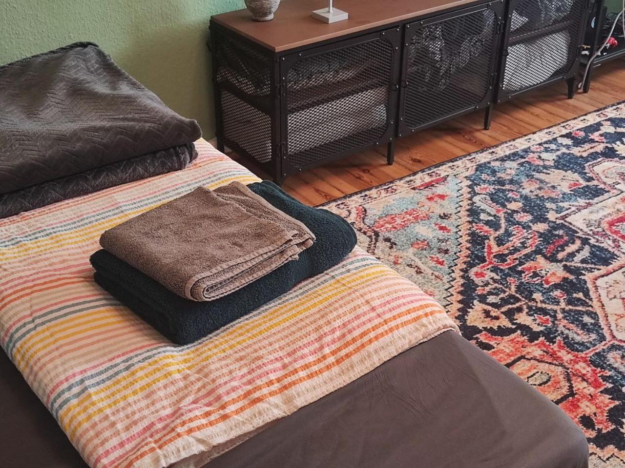 Stylish 2-Room Apartment With Balcony Next To East Side Gallery Berlim Exterior foto